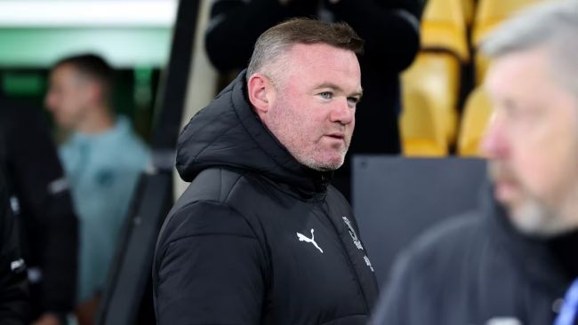 웨인 루니는 챔피언십 팀이 6-1로 패배한 후 엄청나게 화가 나서 선수들에게 책임을 전가합니다.