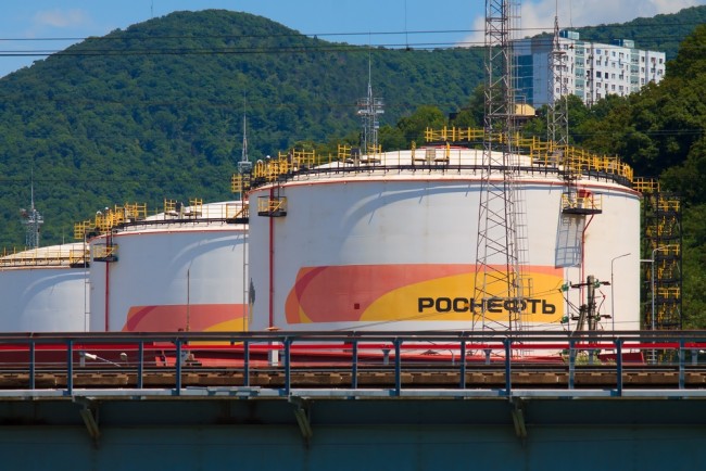 트럼프는 왜 러시아 최고의 거대 석유 기업을 제재했으며, 그것이 우크라이나 전쟁에 어떤 영향을 미칠 수 있었는지