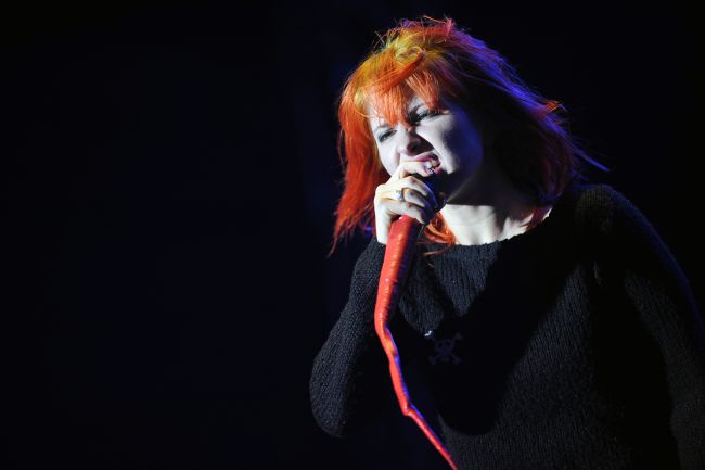 Paramore 프론트우먼 Hayley Williams, 17곡의 신곡 깜짝 발매