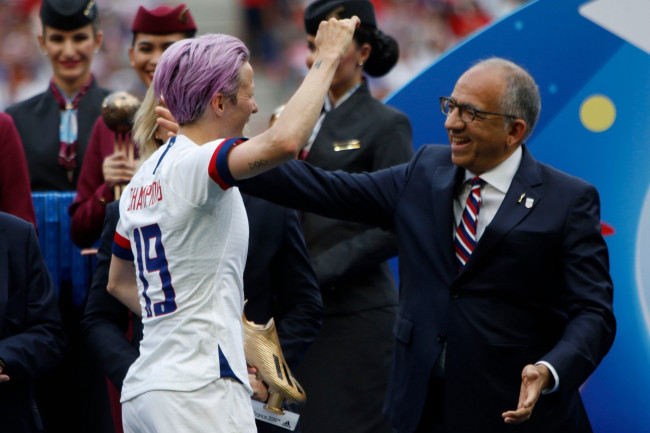 인판티노는 FIFA에서 지지를 잃고, 그의 수석 고문이 사임했다: "나는 이 제안에 관여하지 않았으며, 단호히 반대한다"