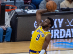 르브론 제임스는 아들과 함께 뛰는 것을 "당연하게 여기지 않는" 감독으로, NBA 역사상 또 다른 첫 기록을 향해 나아가고 있다