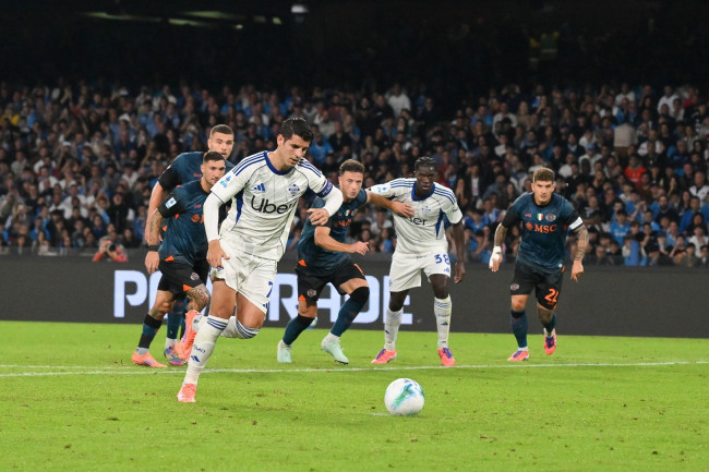 코모 감독 세스크 파브레가스가 레드카드 후 알바로 모라타를 공개적으로 꾸짖으며 "그에게서 더 많은 것을 기대한다"