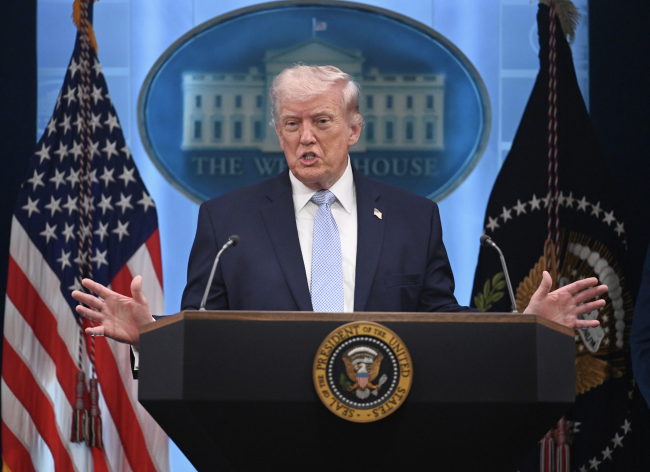 트럼프는 이란에서 2주간 휴전에 동의하며 "문명 전체를 파괴하겠다"는 위협에서 물러난다