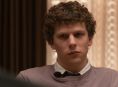 제레미 스트롱(Jeremy Strong)은 The Social Network 속편에서 제시 아이젠버그(Jesse Eisenberg)를 대체할 가능성이 높습니다.