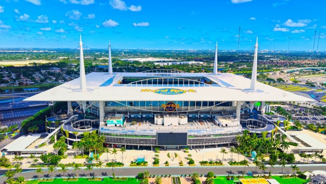 UEFA는 마이애미와 호주에서 라리가와 세리에 A 경기를 개최하기로 "유감스러운 결정"을 내렸습니다.