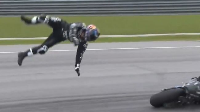 모토GP 챔피언 호르헤 마르틴(Jorge Martín)이 말레이시아에서 충돌 후 다발성 골절을 입었습니다.