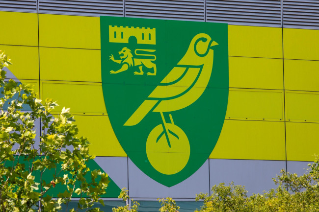 휴 잭맨은 잉글랜드 축구 클럽 노리치에 투자하고 있다고 말했다