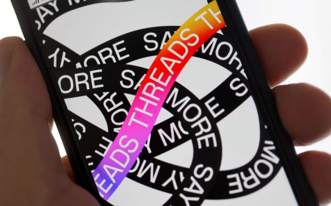 머스크 효과: X가 사용자를 피 흘리게 하고 Threads는 이륙한다