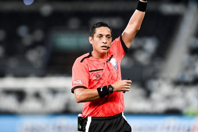 팬들은 레알 마드리드-파추카 주심이 VAR 판정에 대해 "For me is goal! "라고 설명하며 칭찬을 아끼지 않았다.