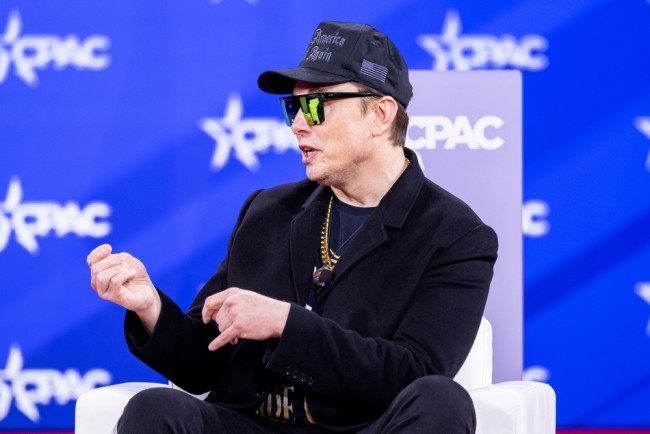 머스크, 세계 최초의 6천억 달러 인물이 되다