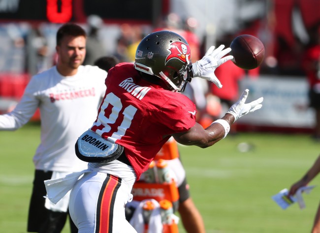 전 NFL 슈퍼스타 안토니오 브라운, 2급 살인 미수 혐의로 미국으로 송환