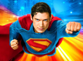코지마 히데오는 건의 Superman 에게 조용히 고개를 끄덕인다