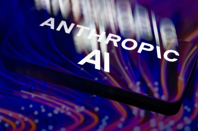 Anthropic, AI 챗봇 학습을 위해 책을 오용한 혐의로 15억 달러를 지급