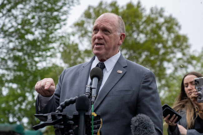 트럼프, 긴장 고조 속에서 '국경 차르' 톰 호먼을 미네소타로 파견하다