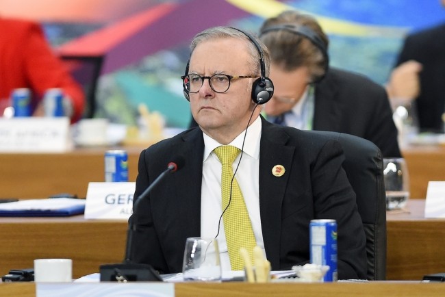 호주는 뉴에이지 금지 조치로 거의 500만 개의 10대 소셜 미디어 계정을 차단했습니다