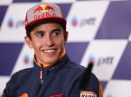 Carlos Sainz는 Marc M&aacute;rquez를 MotoGP의 Ayrton Senna로 간주합니다: "현재를 살아가면서 우리는 깨닫지 못합니다"