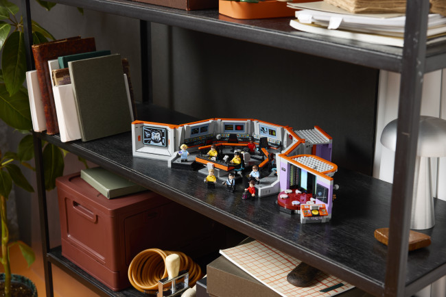 Lego 의 두 번째 Star Trek 세트는 U.S.S. 엔터프라이즈 브리지를 재현합니다