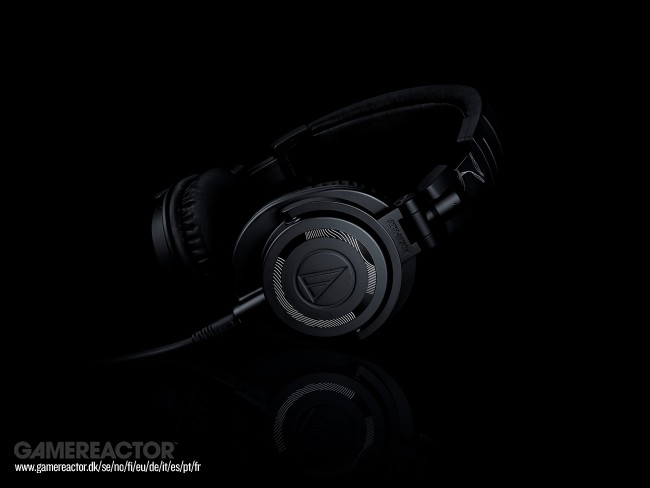 Audio-Technica ATH-ADX7000는 현재까지 일본 브랜드의 가장 고급스러운 헤드폰입니다.