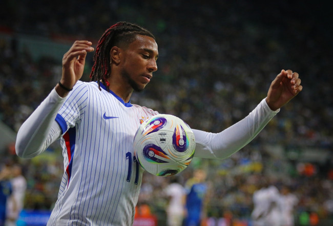 FIFA는 미하엘 올리즈의 옐로 카드를 해제해 달라는 프랑스의 청원을 거부했고, 그는 준결승에서 출전 정지 처분을 받을 위험이 있다