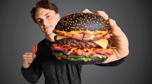 호주 버거 체인, 오스카 피아스트리의 시상대 이후 무료 버거를 제공하는 프로모션을 업데이트해야 합니다.