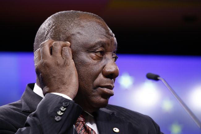 * 이 글은 허프포스트US의 Donald Trump cuts Financial Aid to South Africa Over "Racial Discrimination" Against Afrikaners를 번역, 편집한 것입니다.