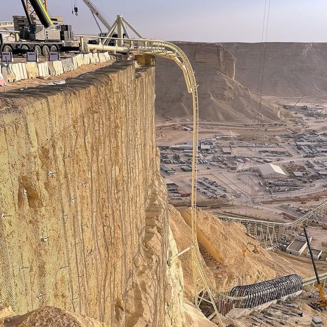 지금까지 상상할 수 없었던 가장 큰 롤러코스터가 완공되었습니다.