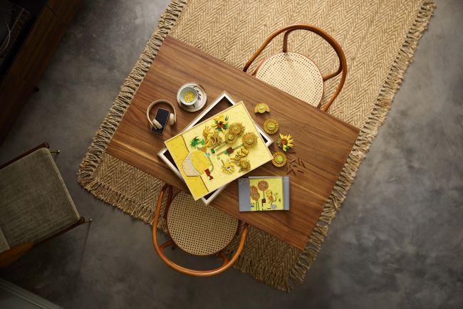 레고의 최신 아트 세트로 여름을 집으로 가져오세요