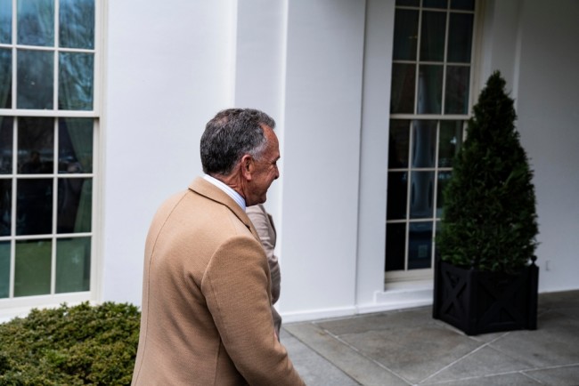 트럼프 특사들이 우크라이나 평화 회담을 위해 모스크바에 도착하다