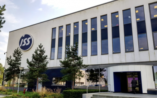 ISS가 공격을 받다: 덴마크에 본사를 둔 이 거대 기관이 수십 년 만에 홍콩에서 발생한 가장 치명적인 화재에서 어떤 역할을 했는지