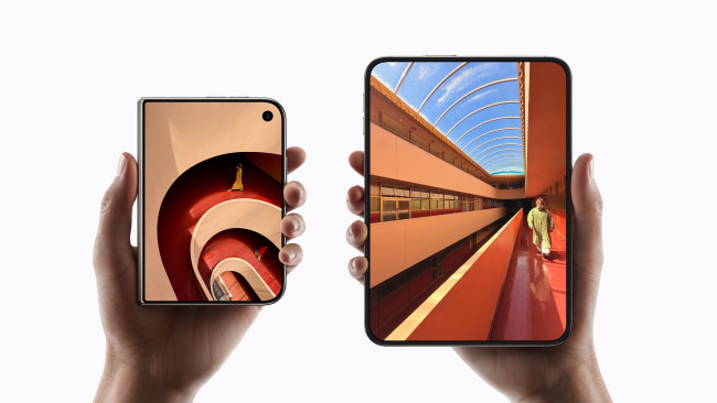 Apple 첫 접이식 스마트폰인 아이폰 듀오를 공개하며, 가격은 £1,999부터 시작한다