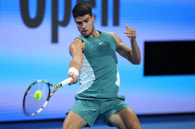 카를로스 알카라스와 알렉산더 즈베레프가 호주 오픈에서 승리로 시작했다