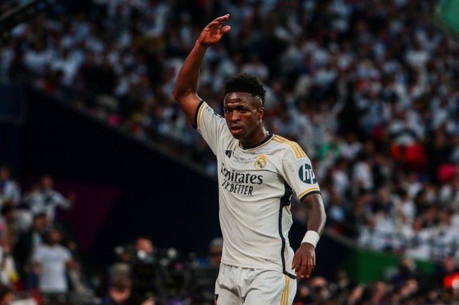 레알 마드리드 팬들은 베르나베우에서 선수들을 휘파람 불고, 일부는 플로렌티노 페레즈의 사임을 요구한다