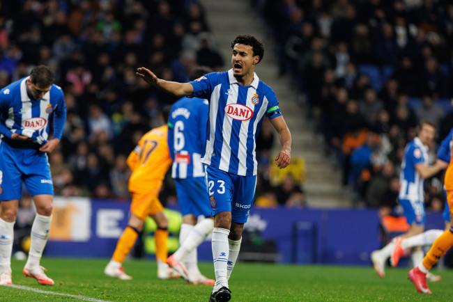 라리가 경기에서 엘체와 에스파뇰 경기에서 라파 미르가 오마르 엘 힐랄리를 모욕하면서 반인종차별 프로토콜이 발동되었다