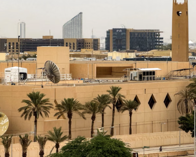 분쟁 4일째: 이란 드론이 리야드 주재 미국 대사관을 공격하고, 이스라엘이 레바논에 군대를 파견하다