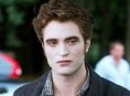 로버트 패틴슨은 20년 후 Twilight 를 회상합니다.