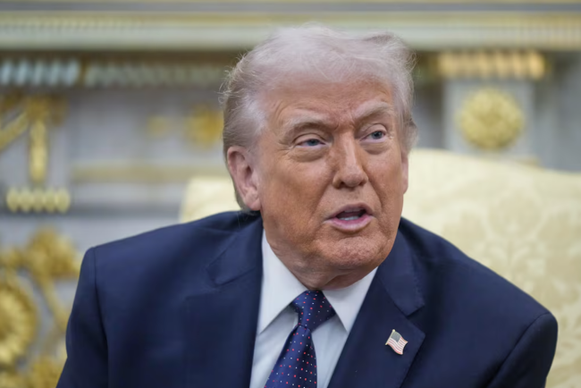 트럼프는 미 해군이 호르무즈 해협을 통해 유조선을 호위할 수 있다고 말했다