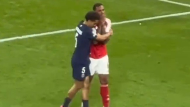 마르키뉴스는 PSG-아스널 결승에서 마지막 페널티킥을 놓친 가브리엘 마갈량에스에게 한 말을 설명한다