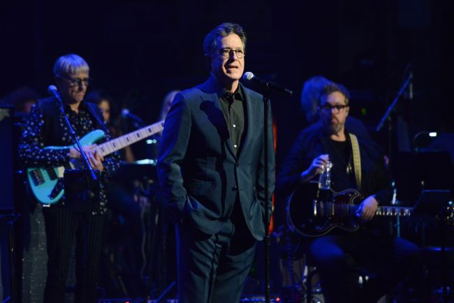 심야 TV는 스티븐 콜버트와 함께하는 레이트 쇼가 취소되면서 주요 인물을 잃었습니다.