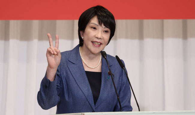 일본은 증가하는 부채를 억제하기 위해 사상 최대 7,850억 달러 예산을 승인했다