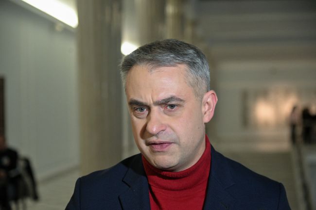 미국은 희토류를 통해 Elon Musk의 Starlink에 대한 우크라이나의 접근을 차단할 수 있지만 폴란드는 응답합니다.