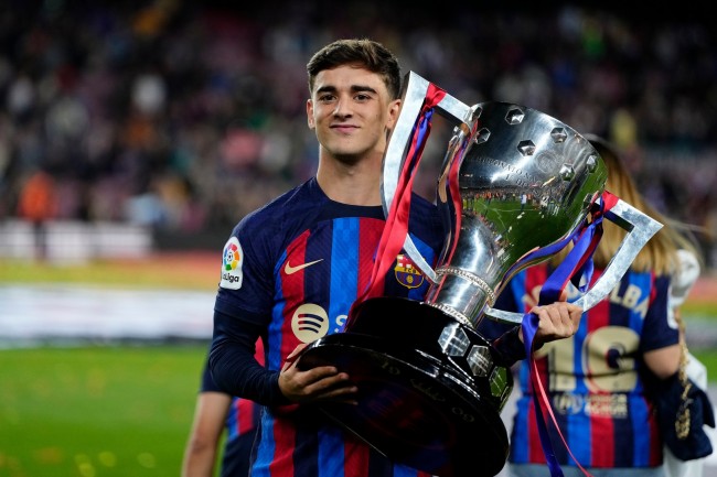 바르사의 가비가 무릎 부상을 입어 4, 5개월 동안 결장할 예정이다