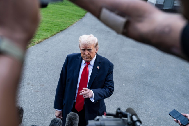 트럼프의 새로운 10% 전 세계 관세 시행